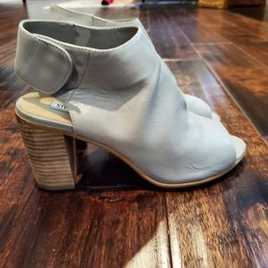 Steve Madden Leather Peep Toe Booties Size 7 - light gray leather